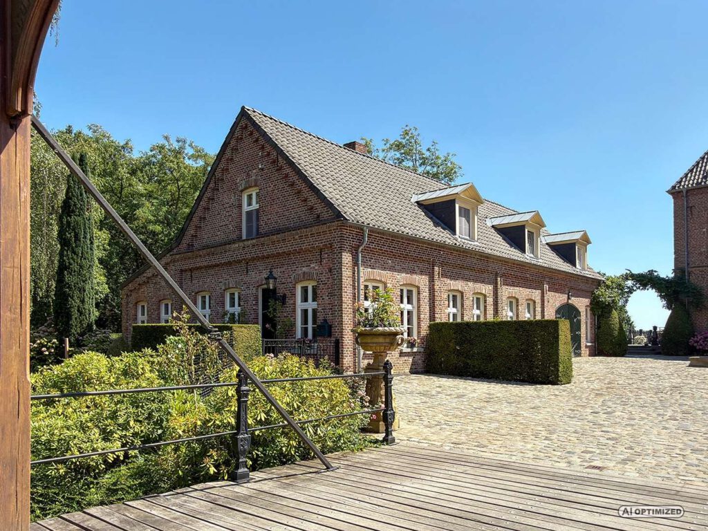 ehemalige Remise als separates Wohnhaus