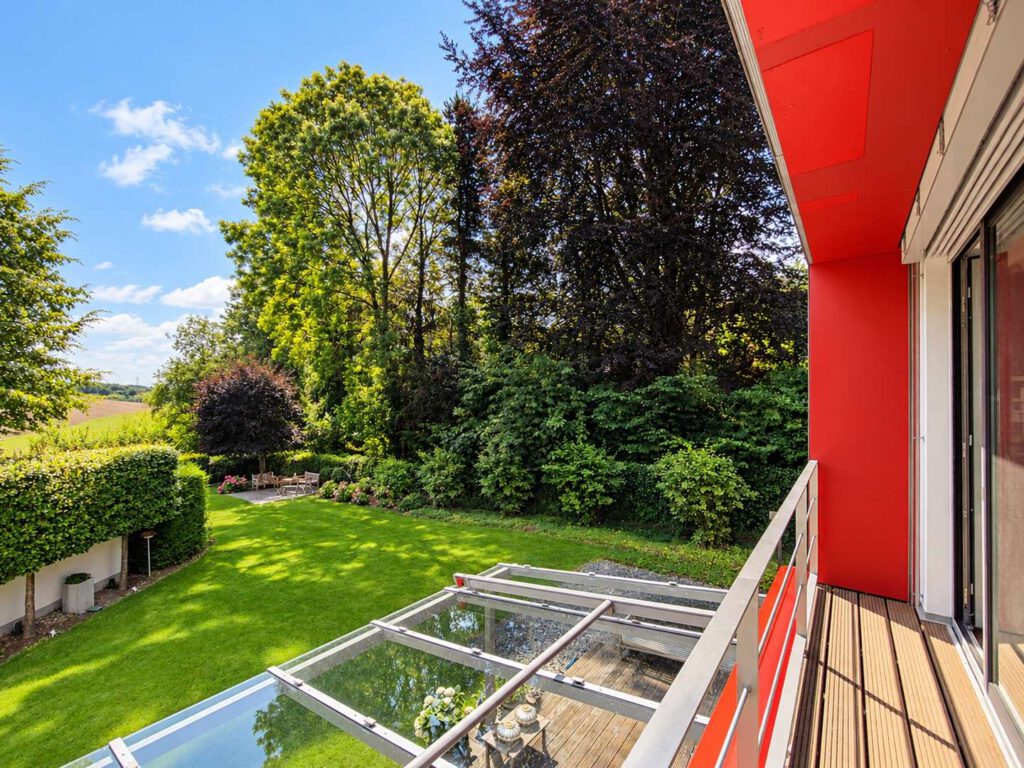 Austritt mit Gartenblick