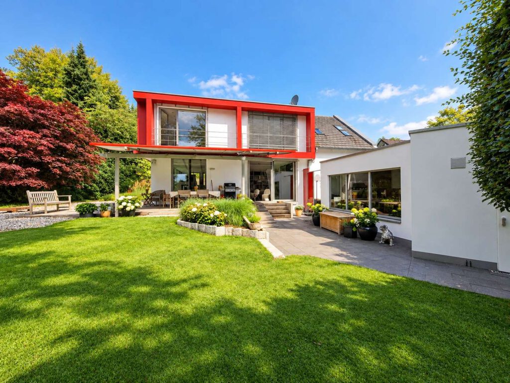 Hausansicht mit Anbau